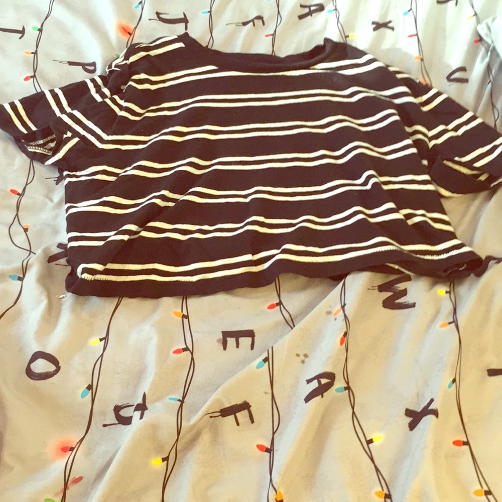 Box crop tee. Black and white stripe
